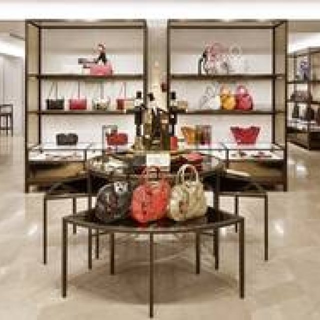 「バーバリー表参道」が移転、あたらしくオープン｜Burberry ギャラリー