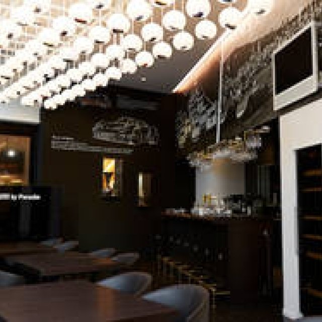 銀座に世界初となるポルシェのコンセプトに基づくビストロがオープン｜Porsche ギャラリー ギャラリー