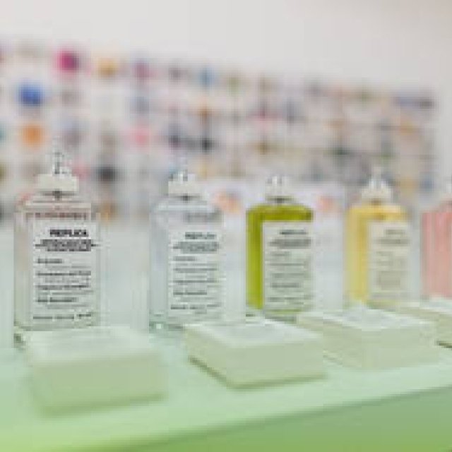 Maison Martin Margiela｜新作香水のローンチ記念の写真展を開催 ギャラリー