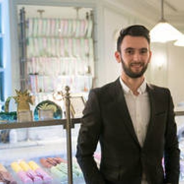 INTERVIEW｜メゾン・ラデュレの新パティシエ、ヤン・メンギに密着！ ギャラリー