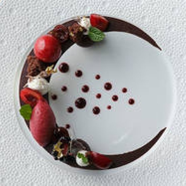 EAT｜パレスホテル東京のフランス料理「クラウン」50周年記念メニューを期間限定で提供 ギャラリー