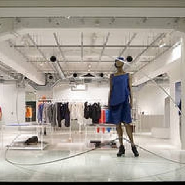 服からのインスピレーション、建築家・中村竜治のオブジェ｜ISSEY MIYAKE INC. ギャラリー