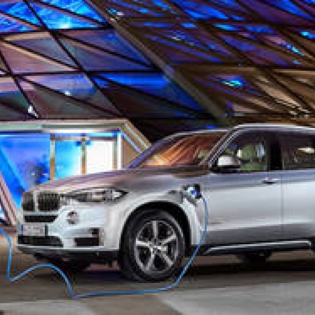 BMW X5にプラグインハイブリッドモデルを追加｜BMW ギャラリー