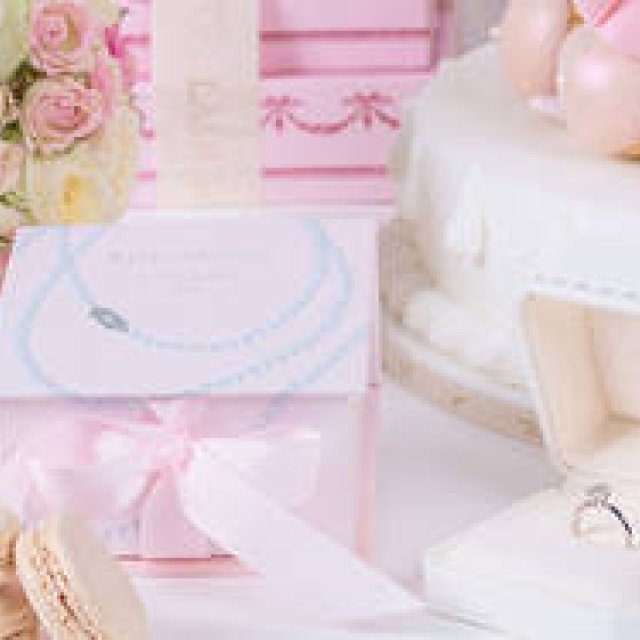 EAT｜ラデュレとミキモトがコラボレーションした限定マカロンが登場 ギャラリー