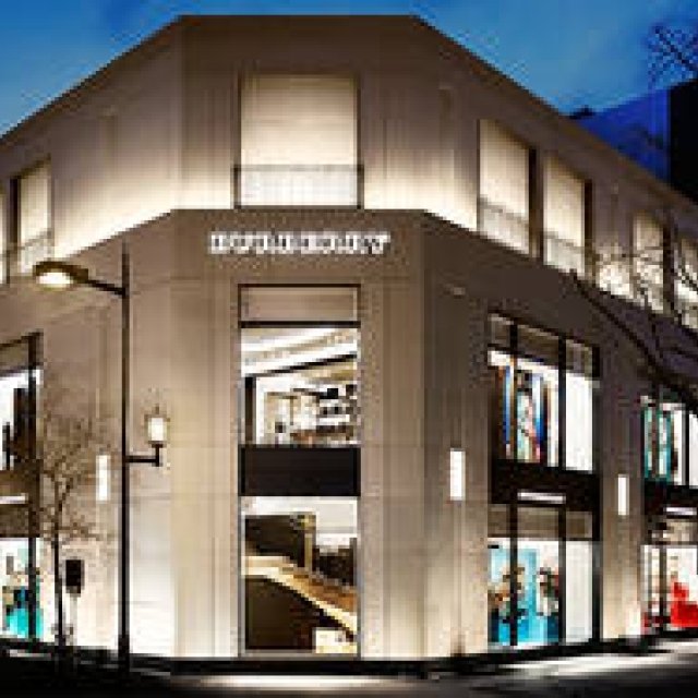大阪初の路面店、国内最大級「バーバリー心斎橋」がオープン｜BURBERRY ギャラリー