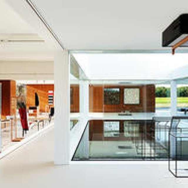 From the 1930s to the present, the history of Molteni｜MOLTENI&C TOKYO GALLERY