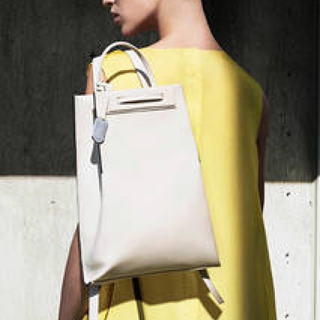 あらたな世界観を提示する最新コレクション｜Calvin Klein platinum ギャラリー