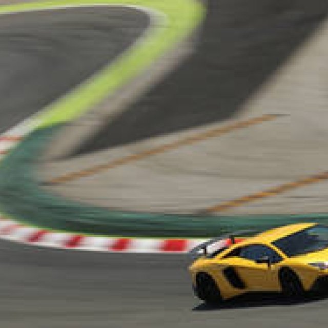 “SV”の称号をもったランボルギーニ アヴェンタドールをスペインで試す 後編｜Lamborghini ギャラリー