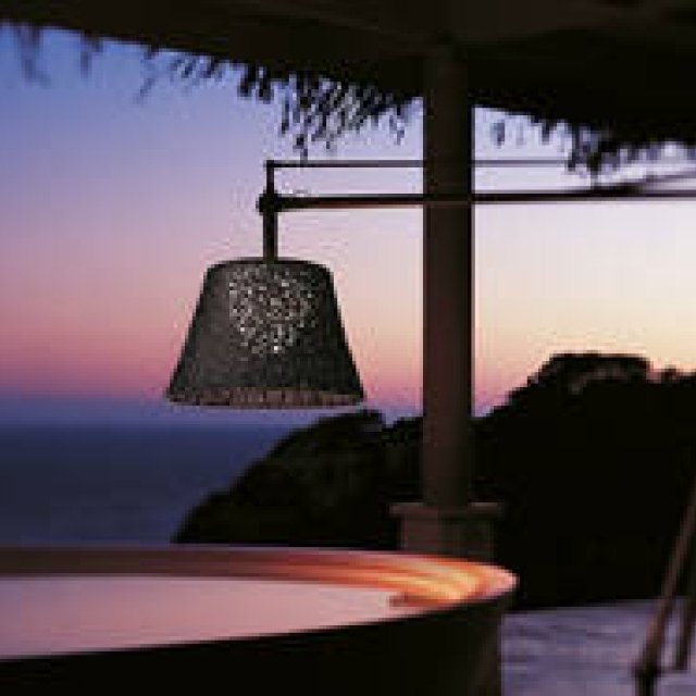 DEDONファイバーとコラボレートした美しいアウトドア照明に注目｜FLOS ギャラリー