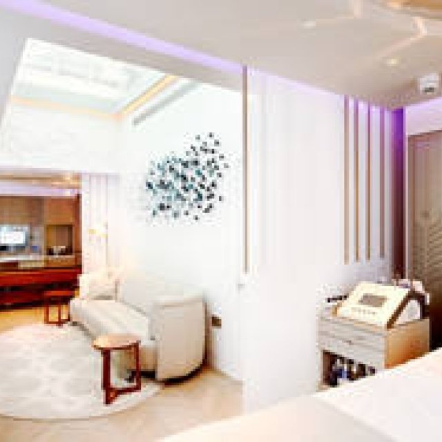 至福の“旅路”はラグジュアリーなトラベルキットから｜Elemis ギャラリー