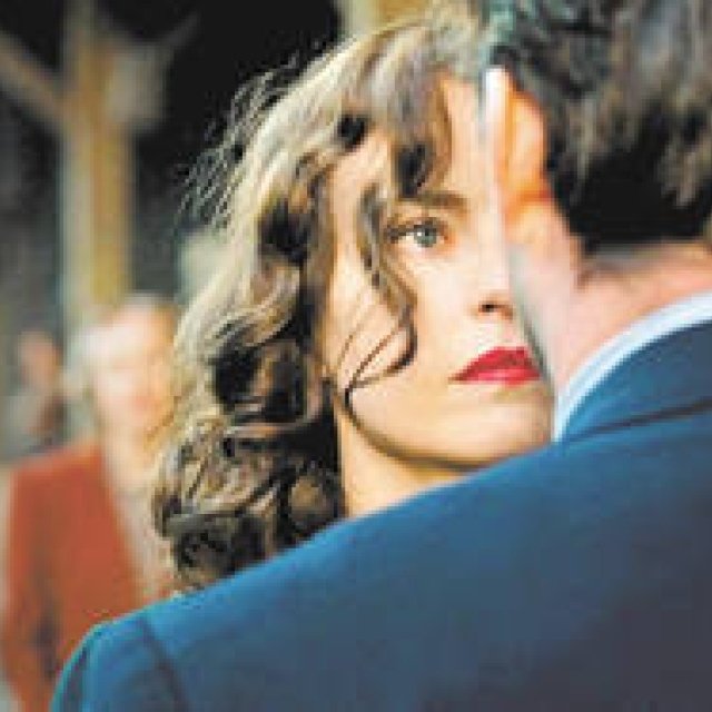 第二次世界大戦直後、夫婦の愛の行方をサスペンスフルに描く『あの日のように抱きしめて』｜MOVIE ギャラリー