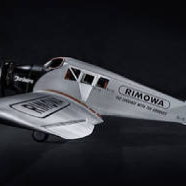 世界最大の航空ショウで航空機「RIMOWA F13」発表｜RIMOWA ギャラリー