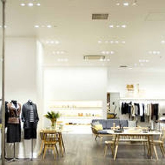 全面改装で話題の京都BAL2階に「ショップ＆コーヒー」誕生｜MARGARET HOWELL ギャラリー