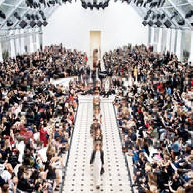 萩原輝美 連載 vol.132｜バーバリー・プローサム 2016年春夏コレクション ギャラリー（1）