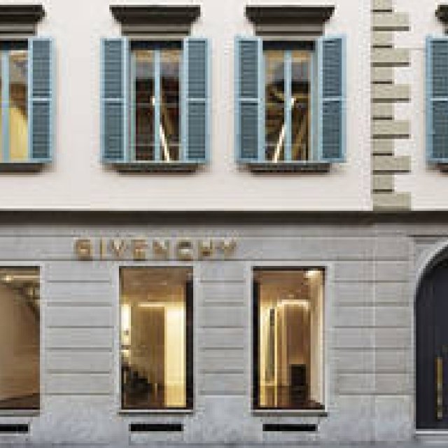 ミラノ・サンタンドレア通りにフラッグシップショップがオープン｜GIVENCHY ギャラリー