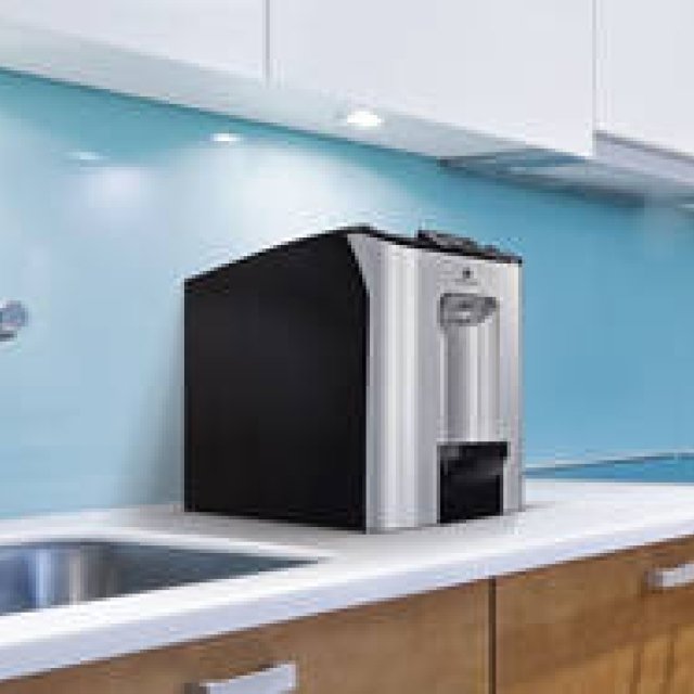 水道直結で使えるUVハイブリッド浄水サーバー「Cube」が日本上陸｜Waterlogic ギャラリー