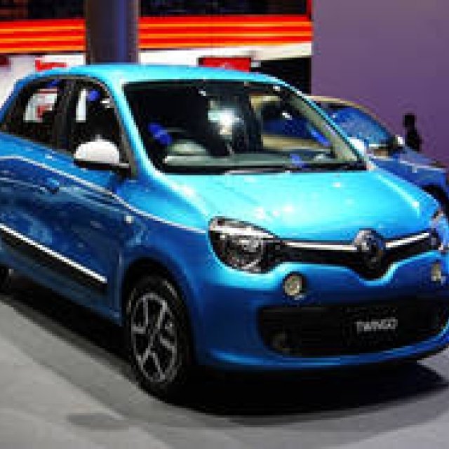 導入予定の新型トゥインゴを展示｜Renault