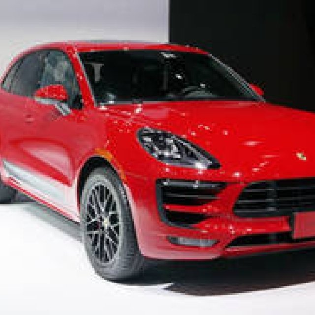 ポルシェ、マカンGTSと911カレラ4を公開｜Porsche