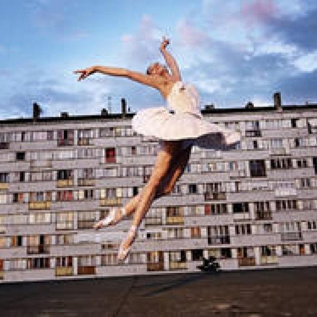 世界が注目するアーティスト、JRの個展『24fps - JRの映像』｜WATARI-UM, The Watari Museum of Contemporary Art ギャラリー