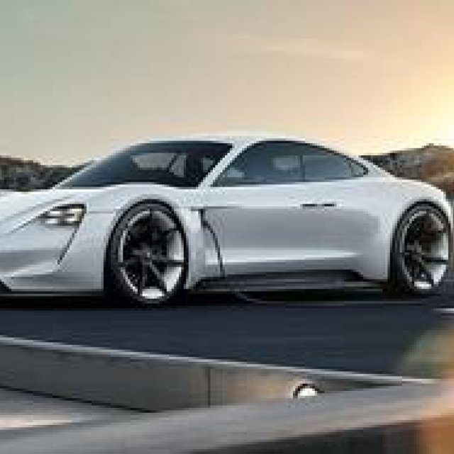 ポルシェ初のEVモデル開発が正式に決定｜Porsche ギャラリー