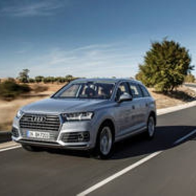 Q7 e-tronとA7スポーツバック h-tronに試乗｜Audi ギャラリー