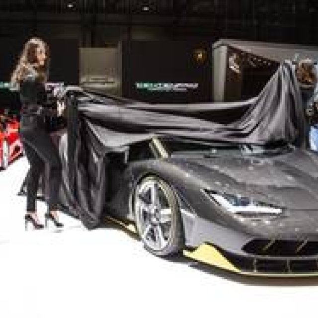 ジュネーブを沸かせた2台の猛牛｜Lamborghini ギャラリー