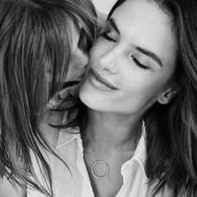 マイケル・コース 母の日に向け「Like Mother, Like Daughter」公開｜MICHAEL KORS ギャラリー