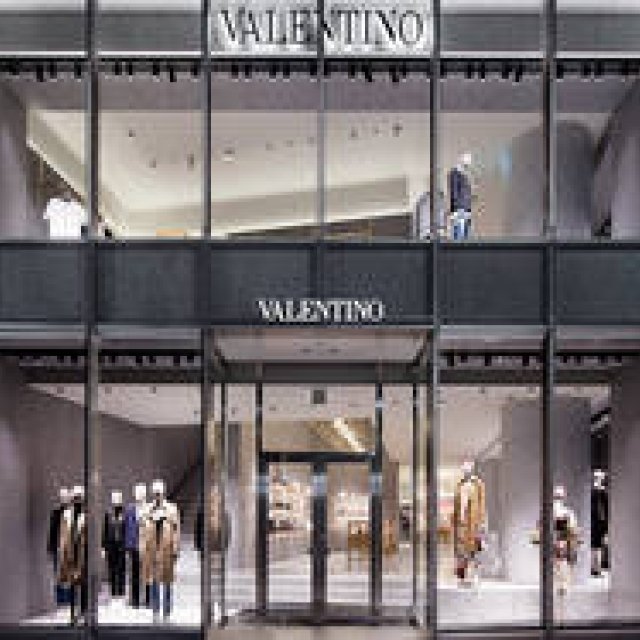 ヴァレンティノのフラッグシップストアが表参道にオープン｜VALENTINO ギャラリー