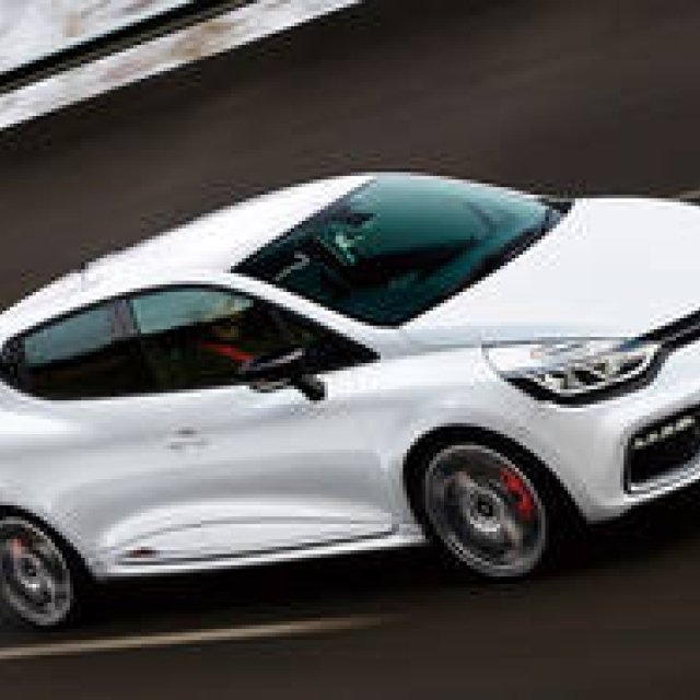 レザースポーツシートを装備したルーテシアの最上級スポーツモデルを限定発売｜Renault ギャラリー