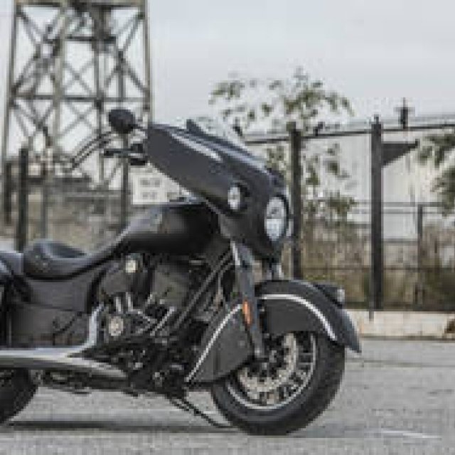 マットブラックペイントをまとう「チーフテン・ダークホース」｜Indian Motorcycle ギャラリー