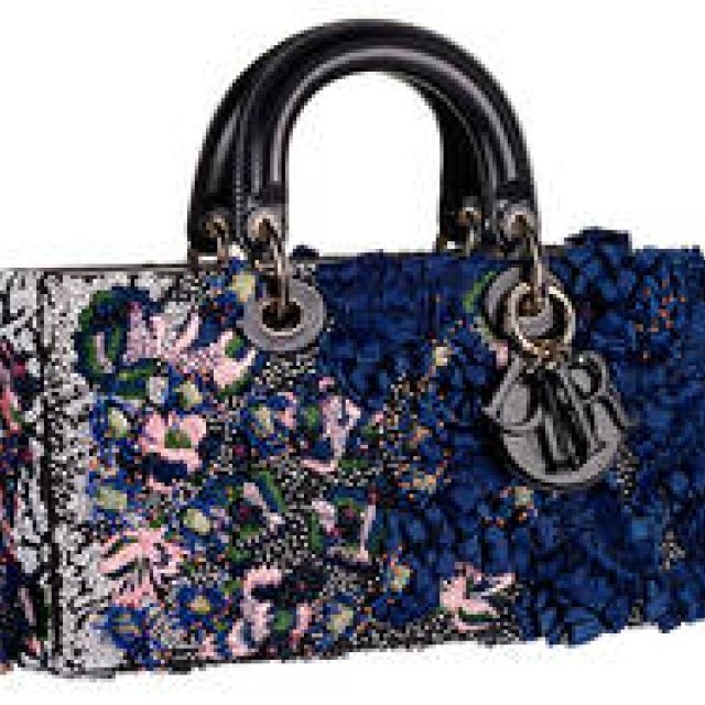 タイムレスなディオール新アイコンバッグ「RUNWAY BAG」登場｜DIOR ギャラリー