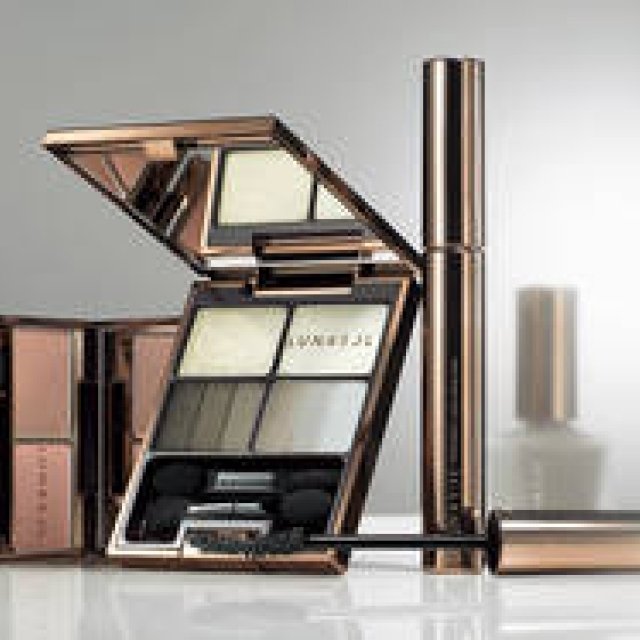 新たな魅力を引き出してくれるルナソルのまなざし浄化メイク｜LUNASOL ギャラリー