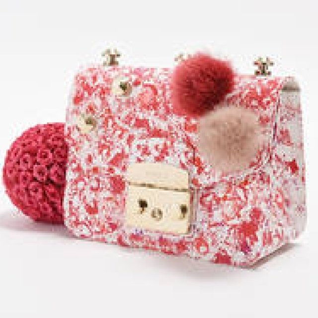 フルラが著名人によるカスタマイズ バッグのチャリティ オークションを開催｜FURLA ギャラリー