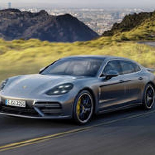 新型パナメーラのベースモデルとエグゼクティブモデル予約開始｜Porsche ギャラリー