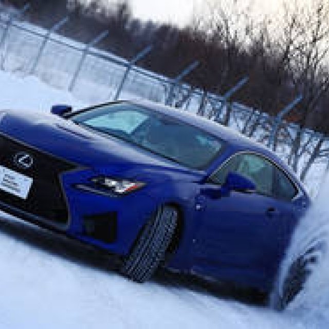北海道の特設雪上コースに挑むドライビングレッスン｜LEXUS ギャラリー