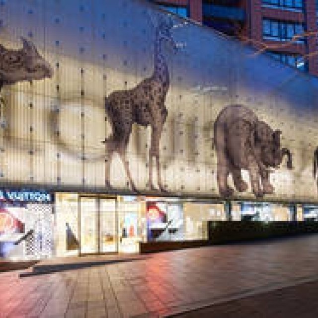 ルイ・ヴィトン 六本木ヒルズ店にアフリカのアニマルが出現｜LOUIS VUITTON ギャラリー