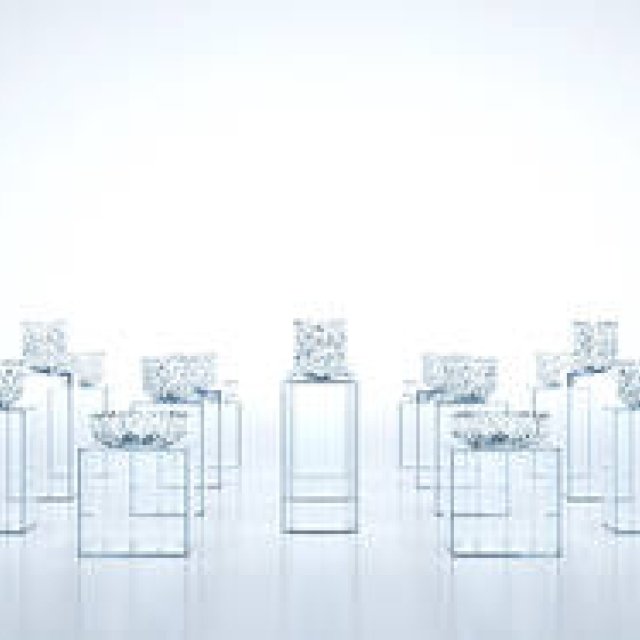 イッセイ ミヤケのミラノ旗艦店で吉岡徳仁のエキシビション開催｜ART ギャラリー