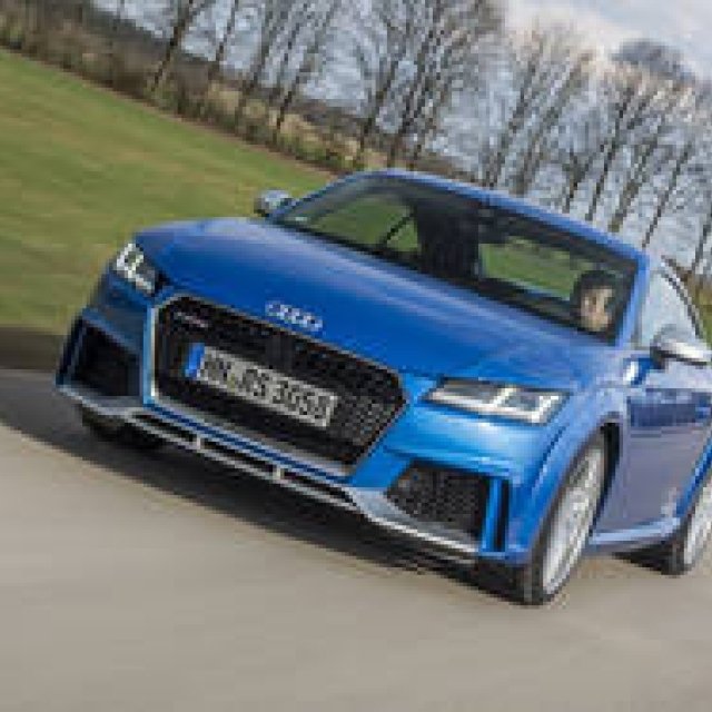 3代目TTのハイパフォーマンスモデル「TTRS」に試乗｜Audi ギャラリー