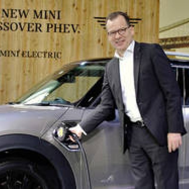 MINIクロスオーバーのPHV、日本上陸｜MINI ギャラリー