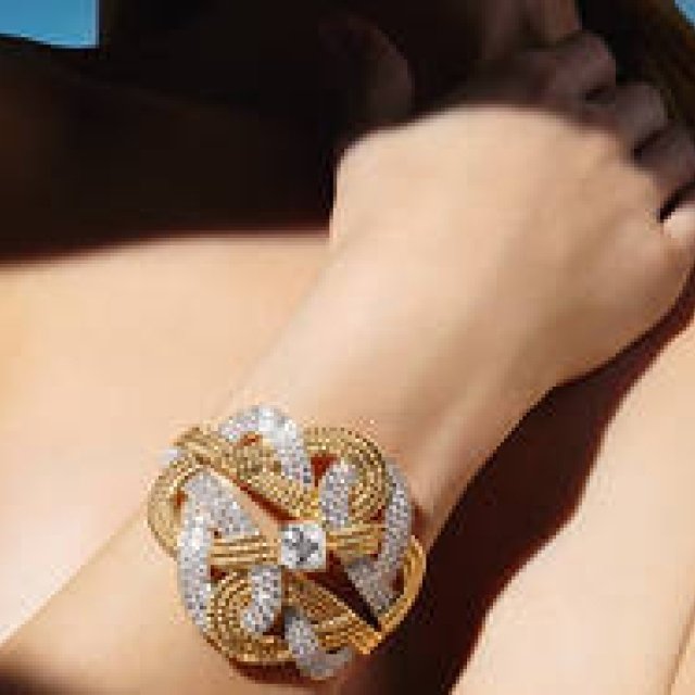 シャネルの新作ハイジュエリーコレクション「フライング クラウド」｜CHANEL ギャラリー