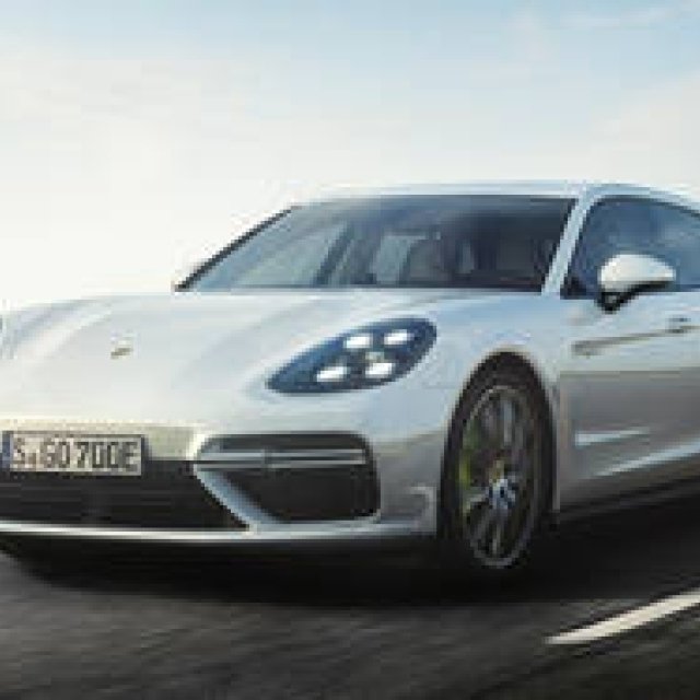 パナメーラ スポーツツーリスモにターボとハイブリッドの新モデル｜Porsche ギャラリー