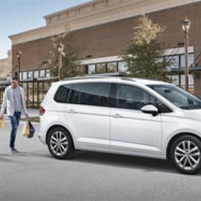 安全装備や快適装備を盛り込んだトゥーランの特別限定車｜Volkswagen ギャラリー