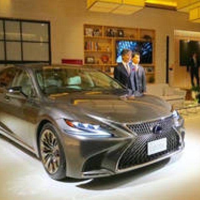 レクサスのフラッグシップセダン新型「LS」発売｜Lexus ギャラリー