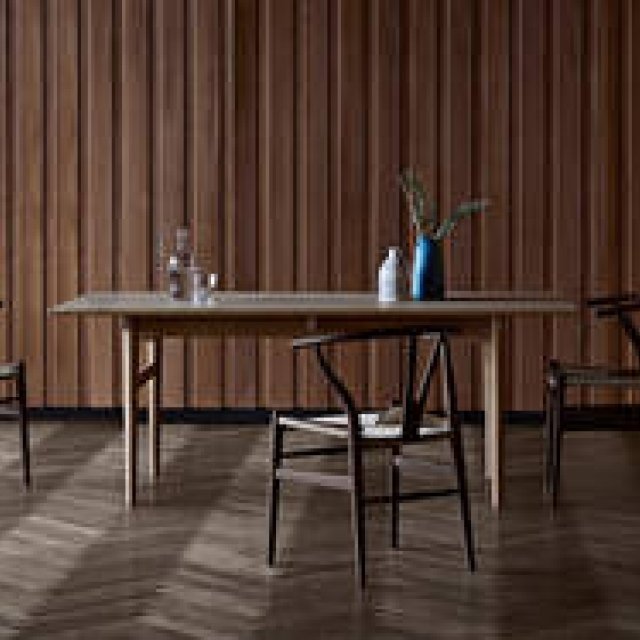 ウェグナーの誕生日を祝う特別仕様のYチェア｜CARL HANSEN & SØN ギャラリー