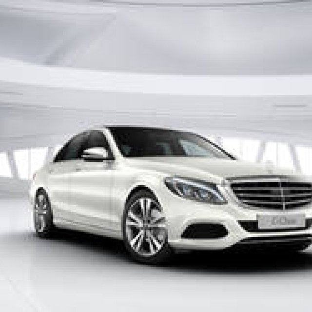 ベージュの本革シートがエレガントなCクラスの特別仕様車｜Mercedes-Benz ギャラリー