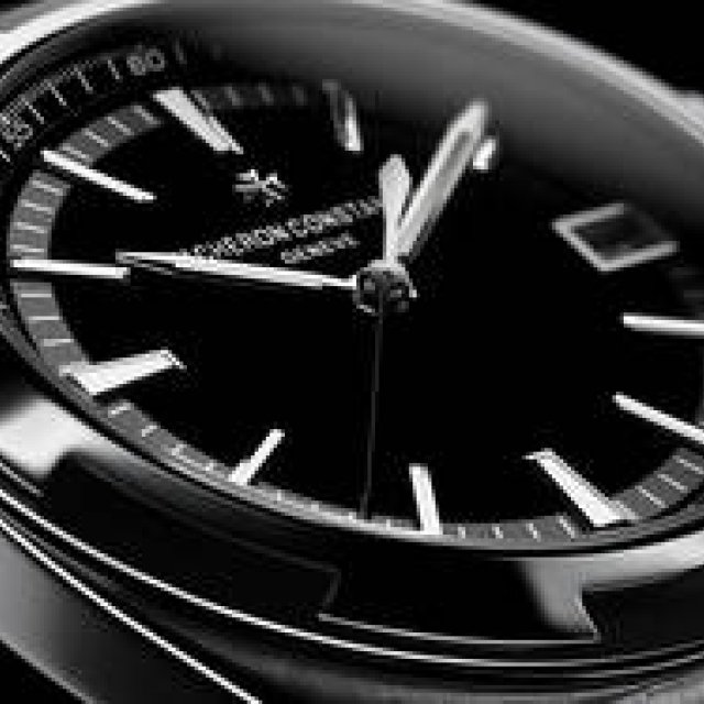メタリックな輝きに縁どられた、漆黒ダイアルのオーヴァーシーズ｜VACHERON CONSTANTIN　ギャラリー ‎