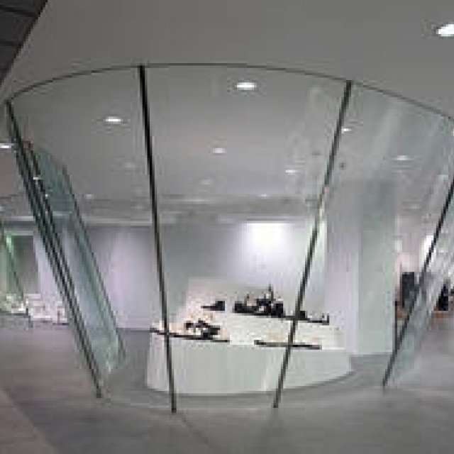 青山本店にて、Cartier Vintage TANK Watchの特別展を開催｜COMME des GARÇONS ギャラリー