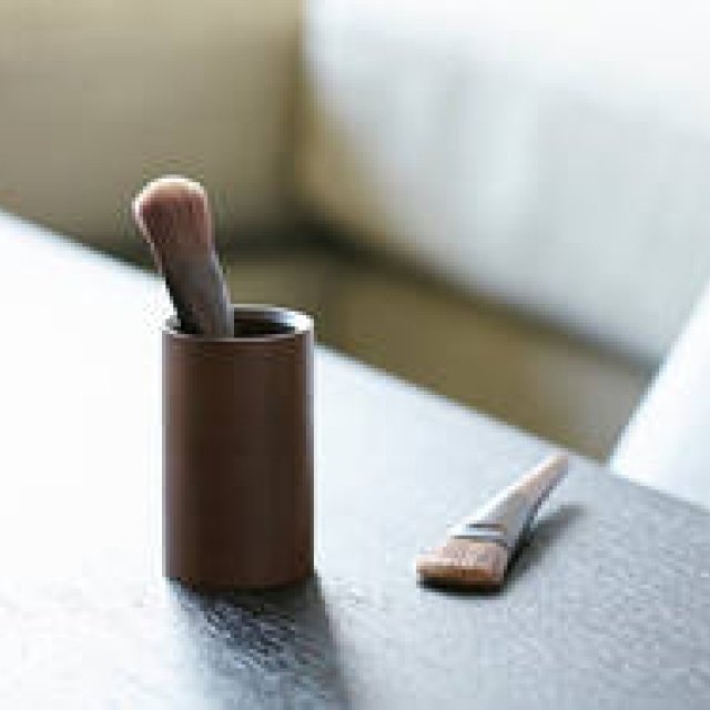 顔をケアするブラシ「Naderu brush（ナデルブラシ）」｜SHAQUDA　ギャラリー