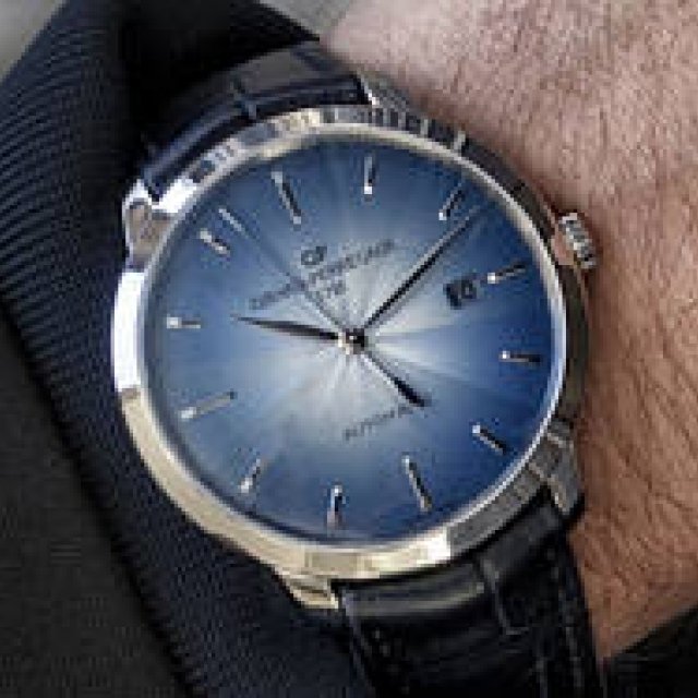 視線を捉えて離さない。グラデーションブルーの「GP1966 40MM」登場｜GIRARD-PERREGAUX　ギャラリー