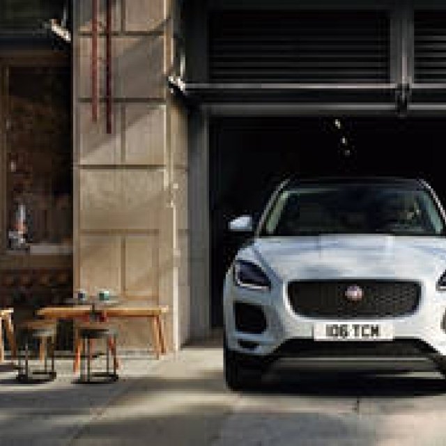 ジャガーのコンパクトSUV「E-PACE」に1周年記念モデル｜Jaguar ギャラリー